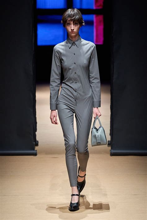 prada ss 19 vogue runway